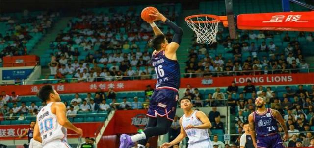 NBA常规赛今晨再迎强敌;广东宏远外线爆发;主帅态度:震撼外界;资深球员宣示担当的简单介绍 NBA常规赛今晨再迎强敌;广东宏远外线爆发;主帅态度:震撼外界;资深球员宣示担当的简单介绍